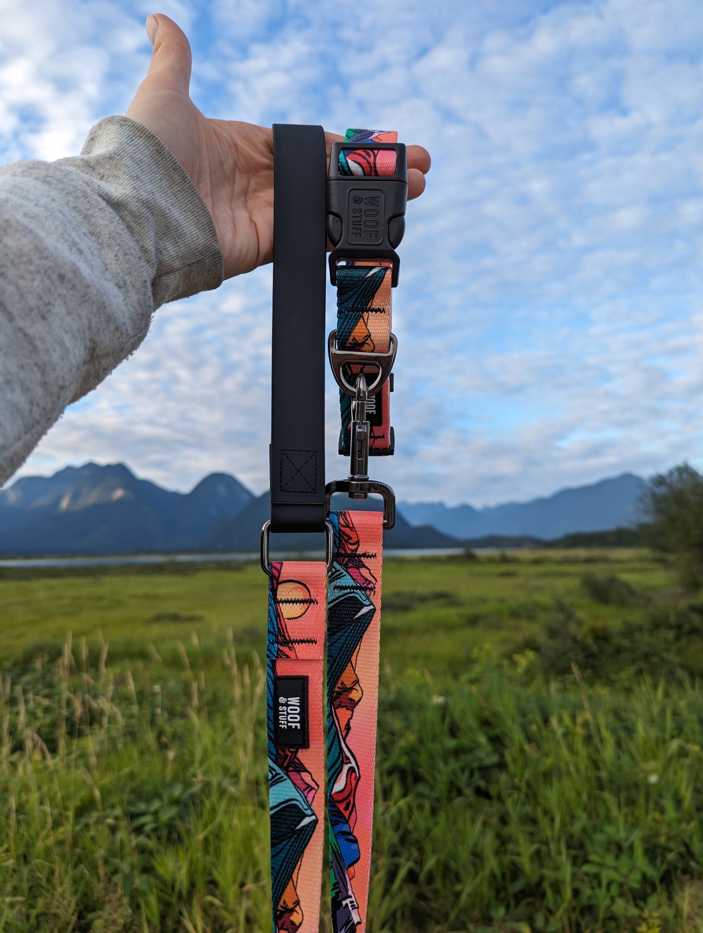 Woof & Stuff Sunrise Peaks Leash