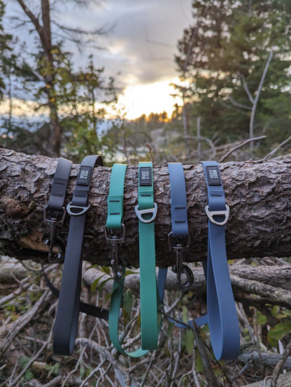 Woof & Stuff Blueberry Waterproof Leash